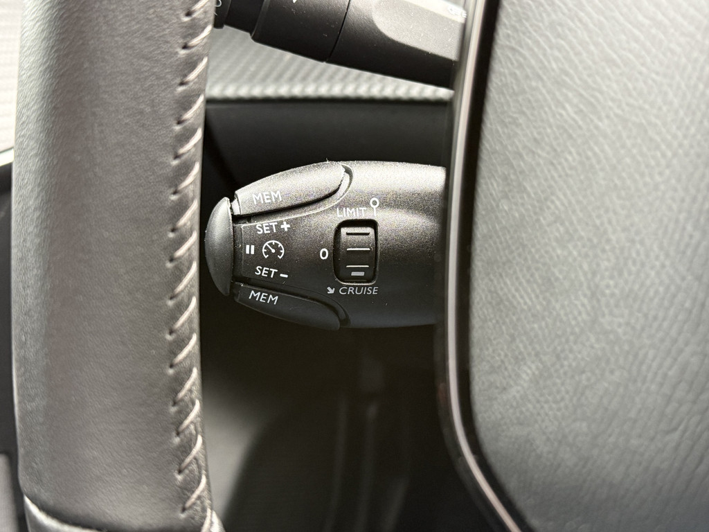 Peugeot e-208 (T477GX) met abonnement