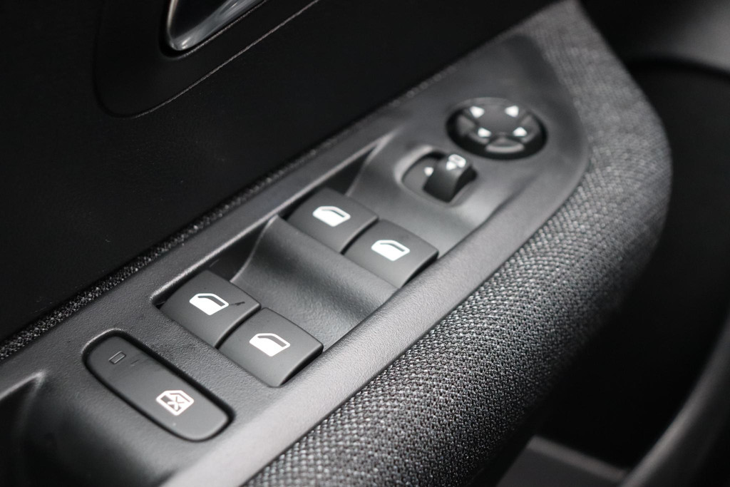 Peugeot e-208 (KBK15P) met abonnement