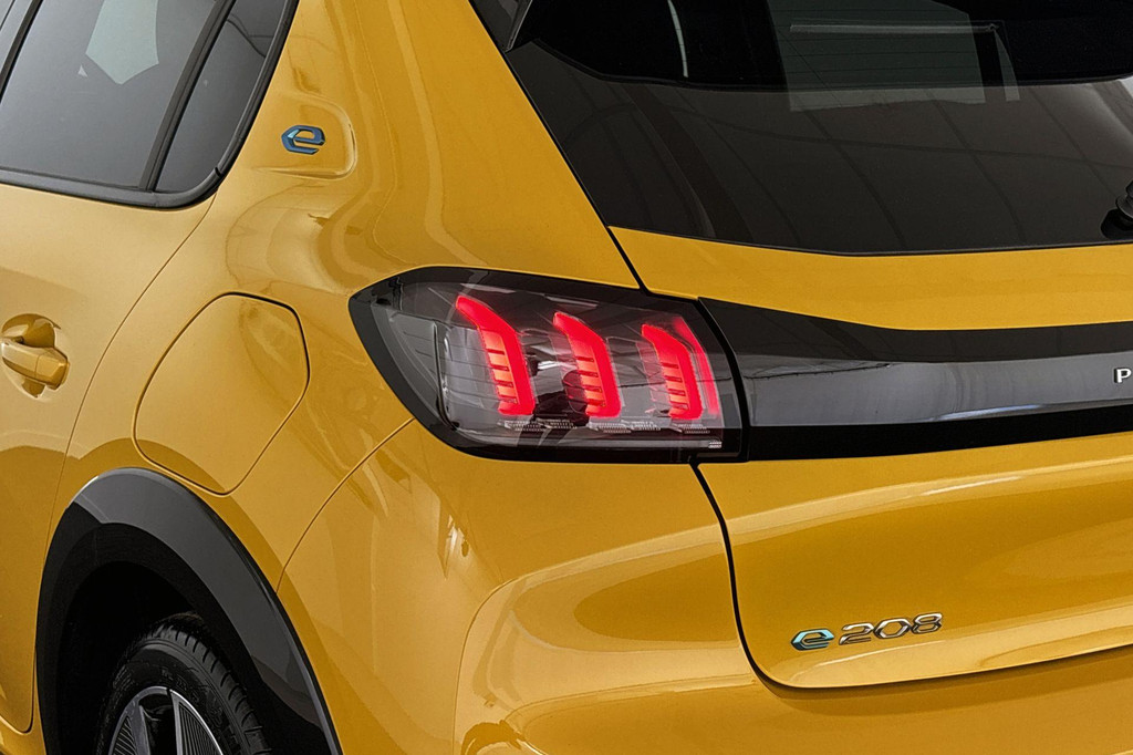 Peugeot e-208 (P176KP) met abonnement