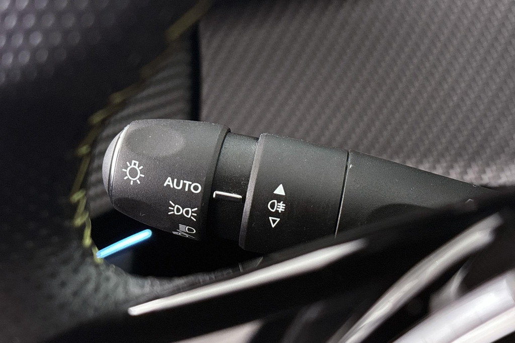 Peugeot e-208 (P176KP) met abonnement