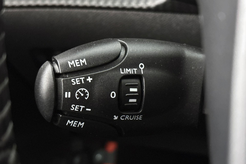 Peugeot e-208 (J529RN) met abonnement