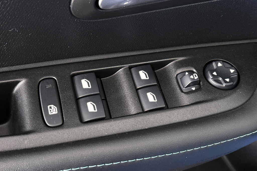 Peugeot e-208 (J529RN) met abonnement