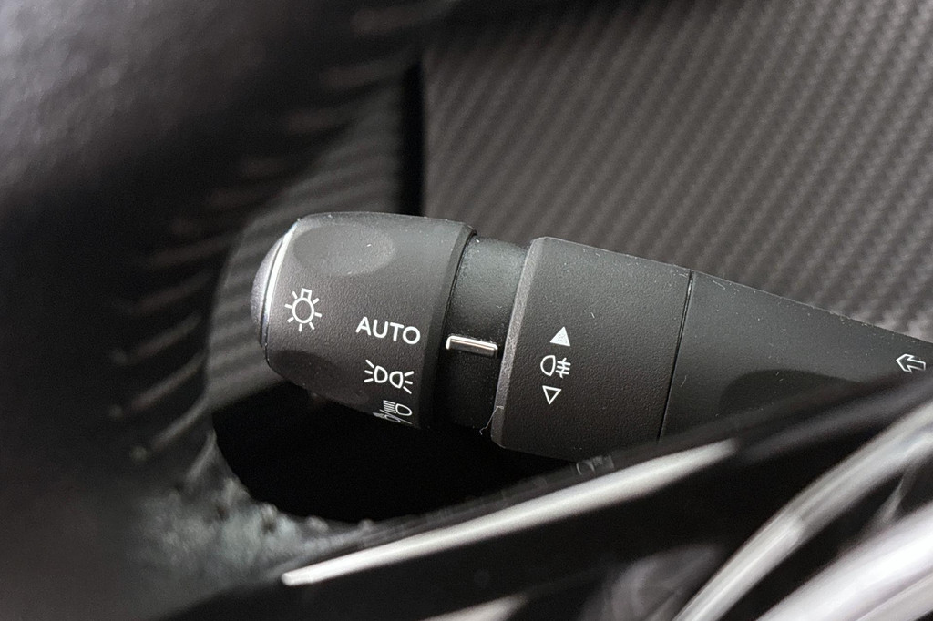 Peugeot e-208 (J529RN) met abonnement