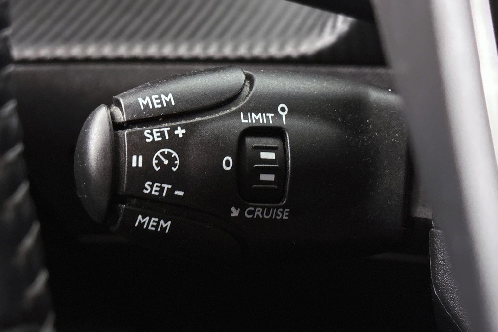 Peugeot e-2008 (K124XN) met abonnement