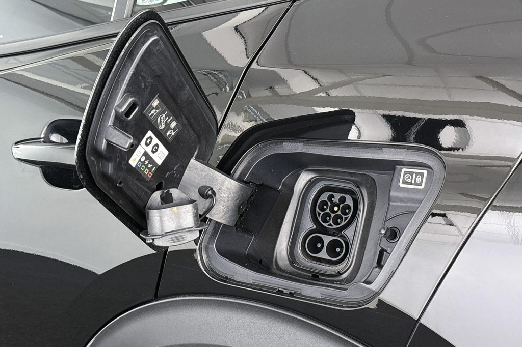 Peugeot e-2008 (K124XN) met abonnement