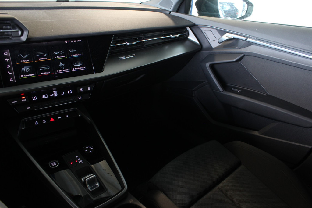 Audi A3 (R248ZF) met abonnement