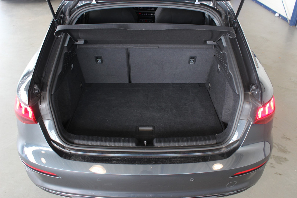 Audi A3 (R248ZF) met abonnement