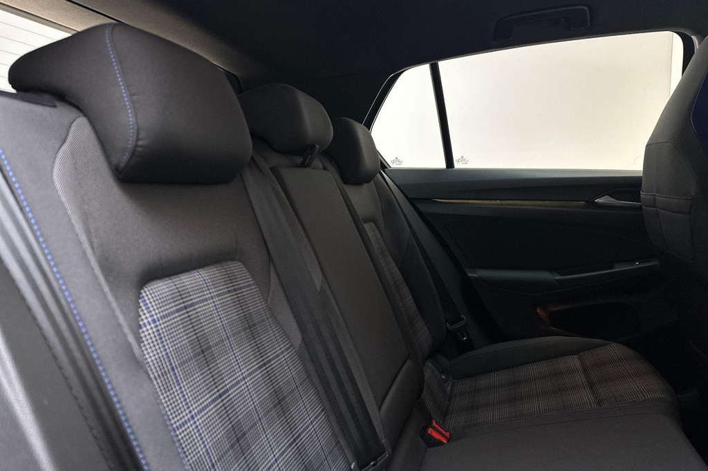 Volkswagen Golf GTE (R823LR) met abonnement