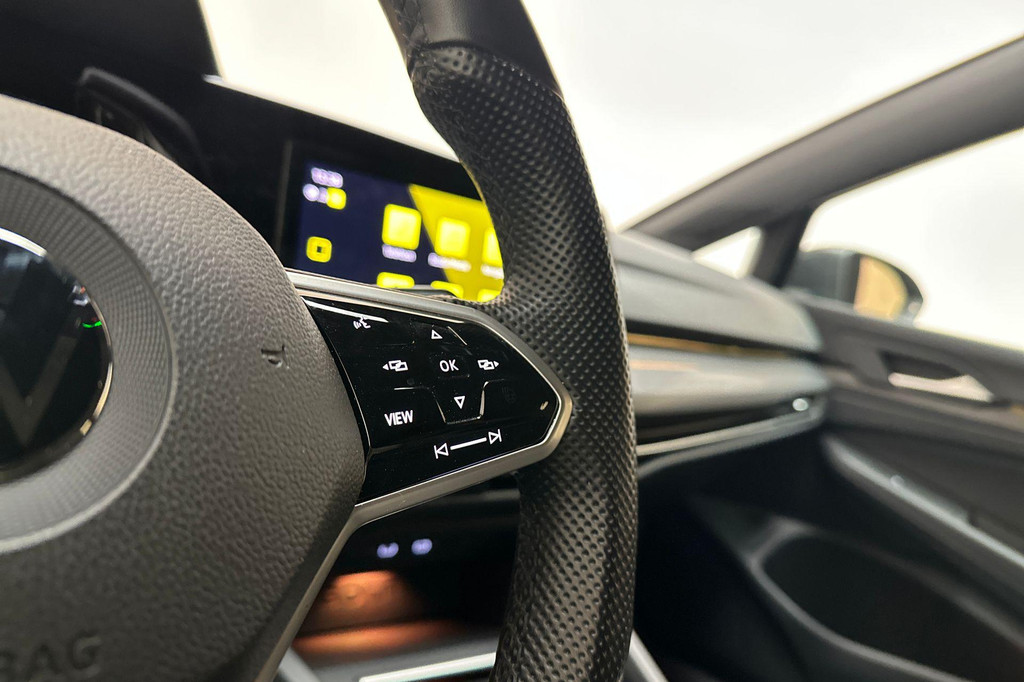 Volkswagen Golf GTE (R823LR) met abonnement