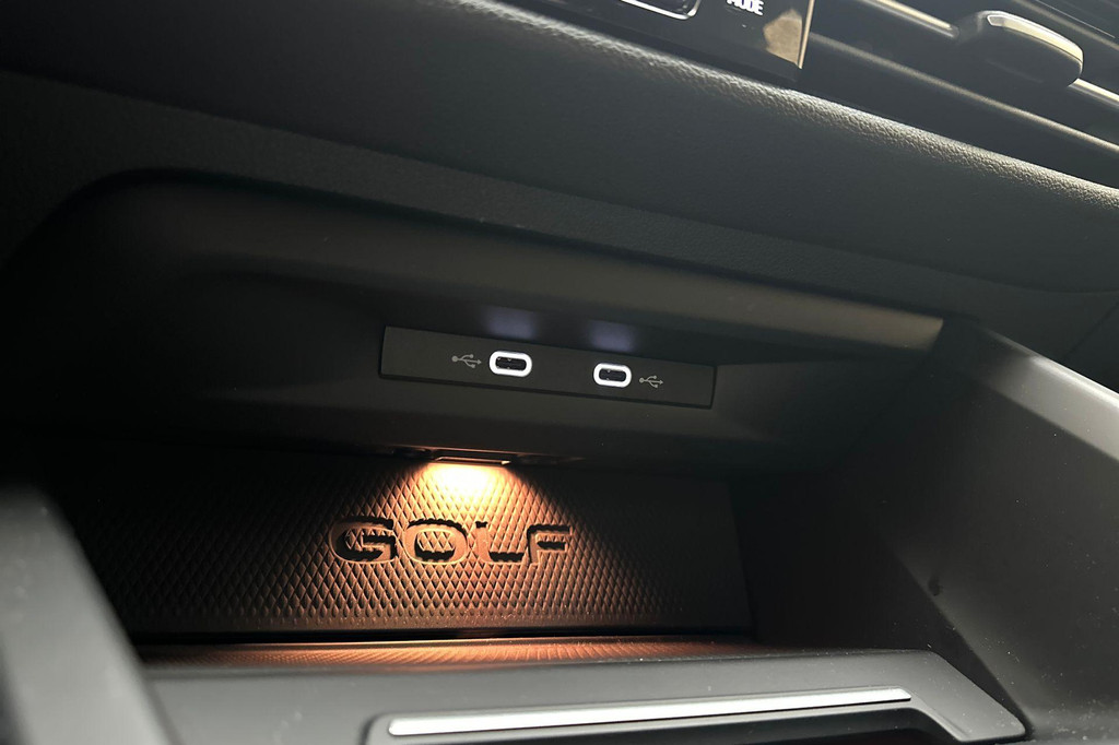 Volkswagen Golf GTE (R823LR) met abonnement