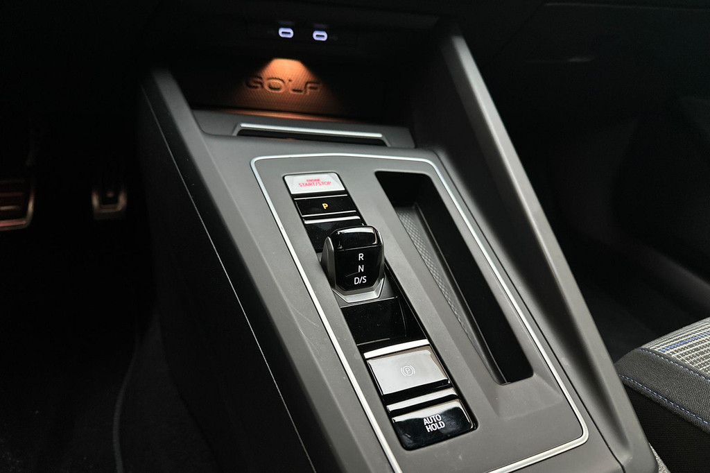 Volkswagen Golf GTE (R823LR) met abonnement