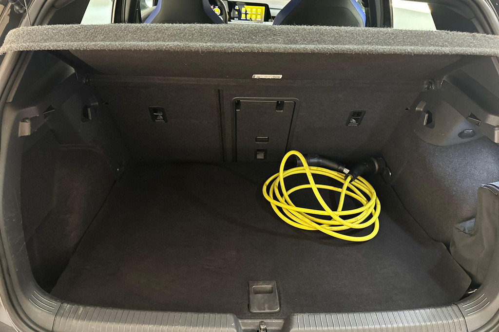 Volkswagen Golf GTE (R823LR) met abonnement