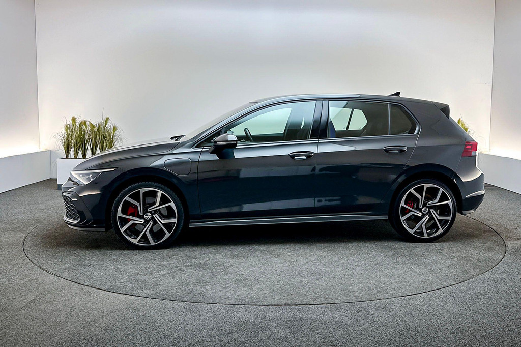 Volkswagen Golf GTE (R823LR) met abonnement