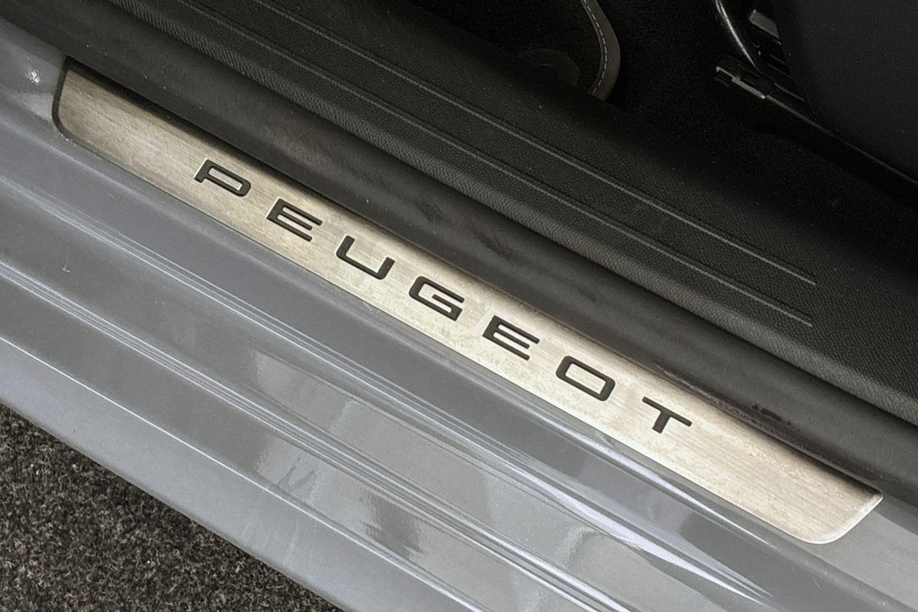 Peugeot 208 (HHB25H) met abonnement