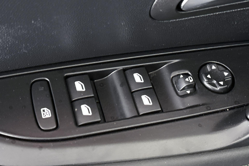 Peugeot 208 (HHB25H) met abonnement