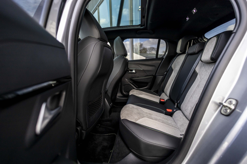 Peugeot e-208 (J360NN) met abonnement