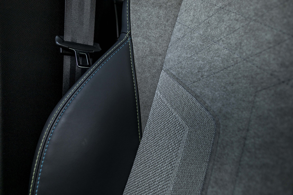 Peugeot e-208 (J360NN) met abonnement