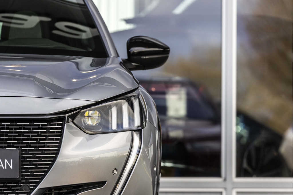 Peugeot e-208 (J360NN) met abonnement