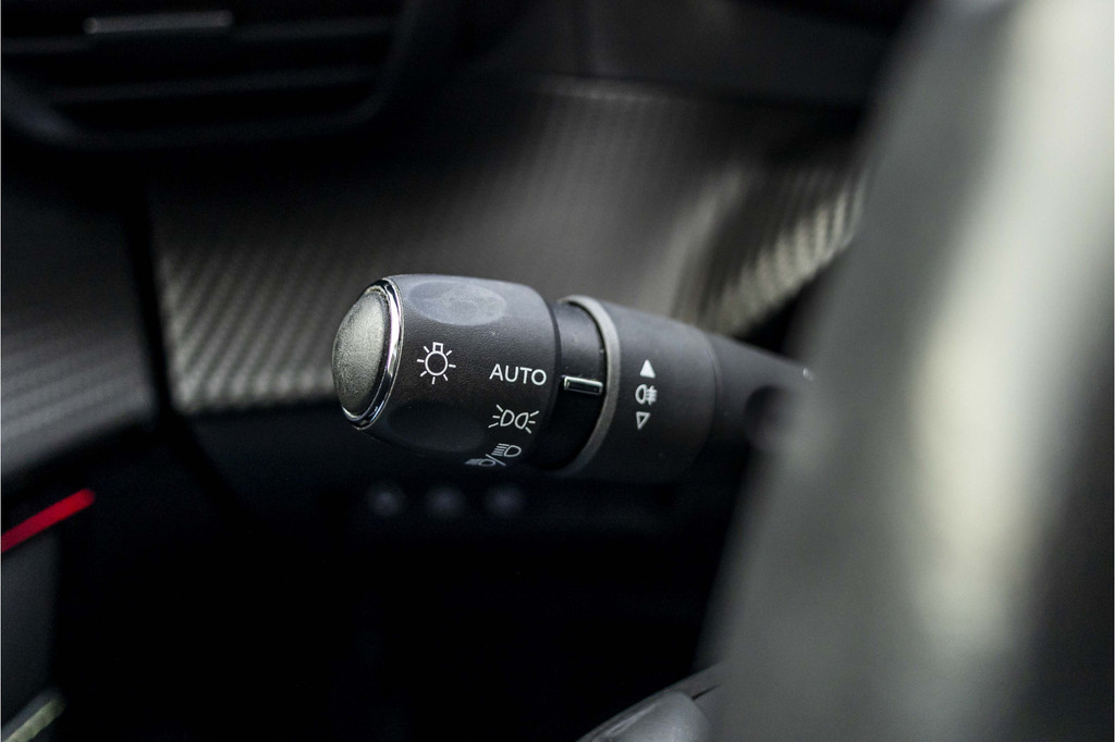 Peugeot e-208 (J360NN) met abonnement