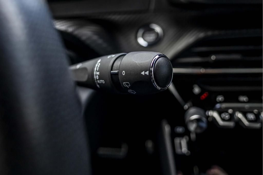 Peugeot e-208 (J360NN) met abonnement