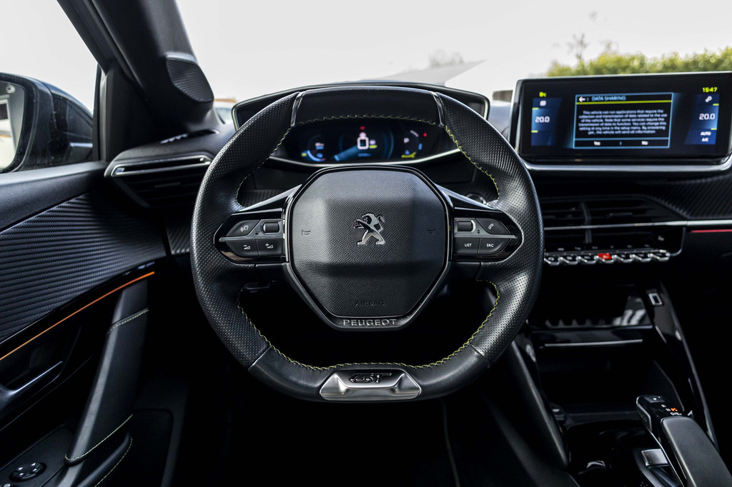 Peugeot e-208 (J360NN) met abonnement