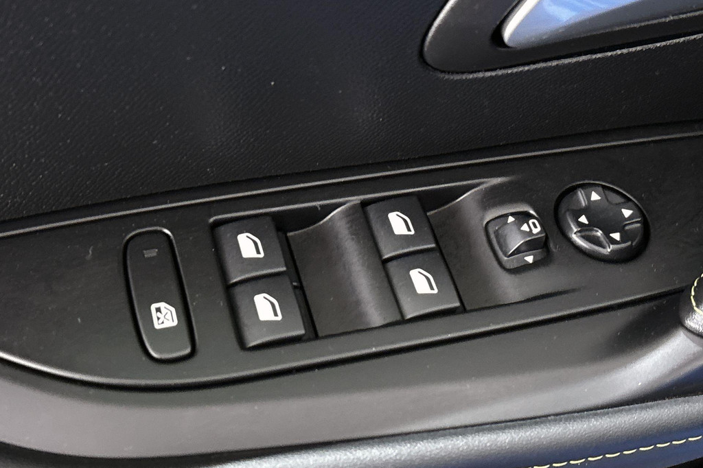 Peugeot 208 (P296BB) met abonnement