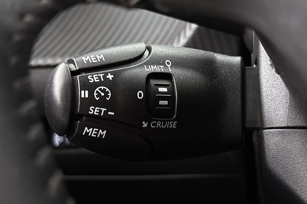 Peugeot e-208 (T865SK) met abonnement