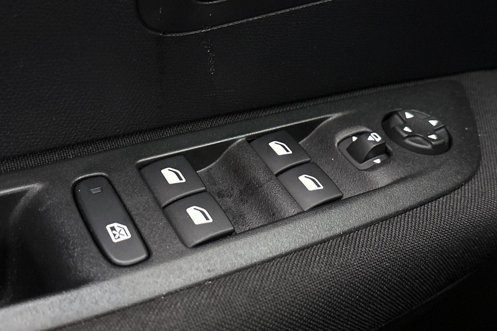Peugeot e-208 (T865SK) met abonnement
