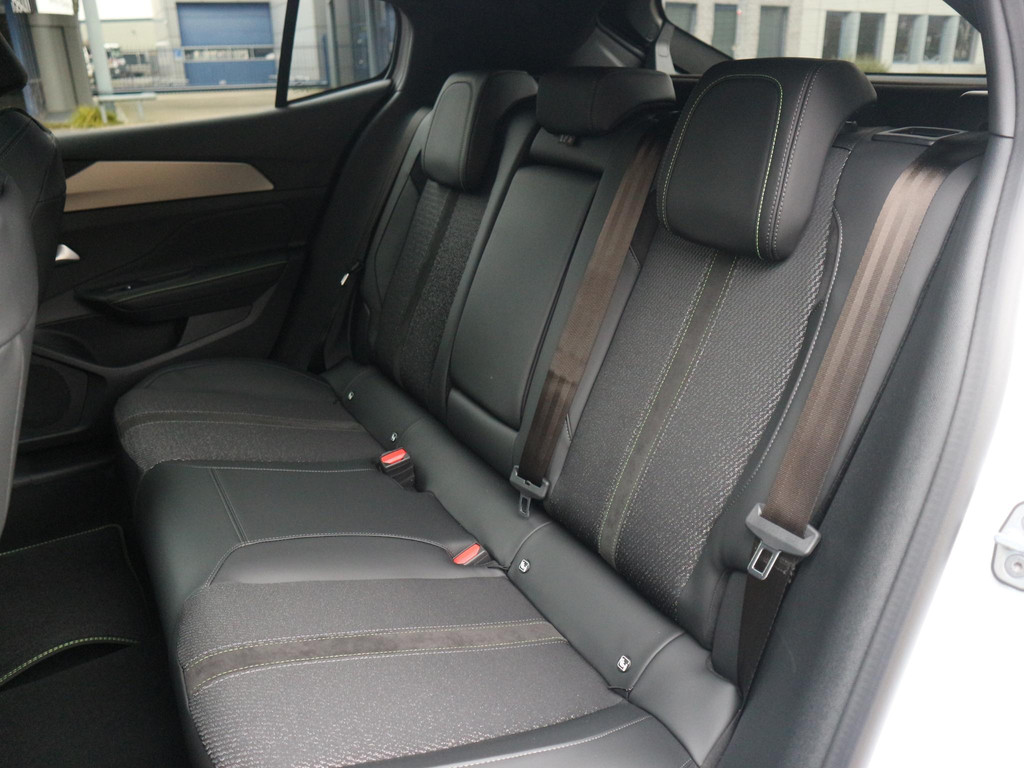 Peugeot 408 (JSN38F) met abonnement