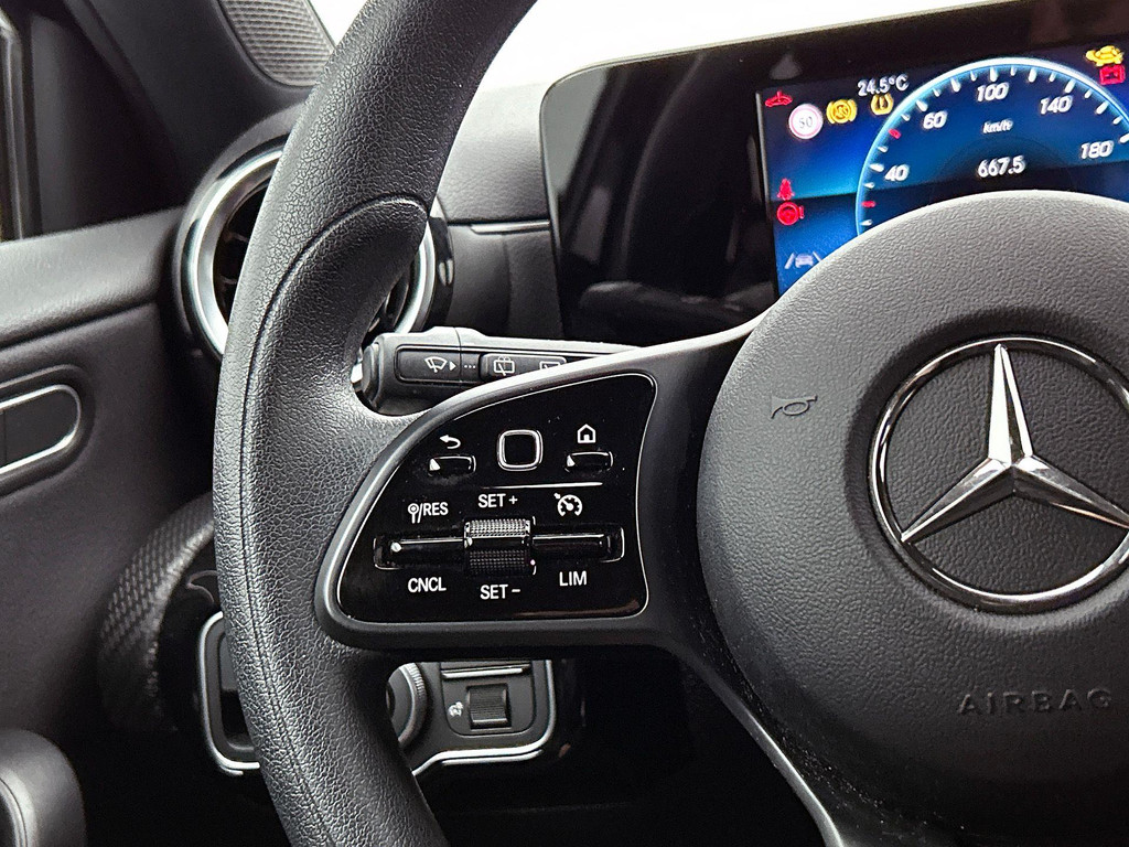 Mercedes-Benz A-Klasse (KFJ81V) met abonnement