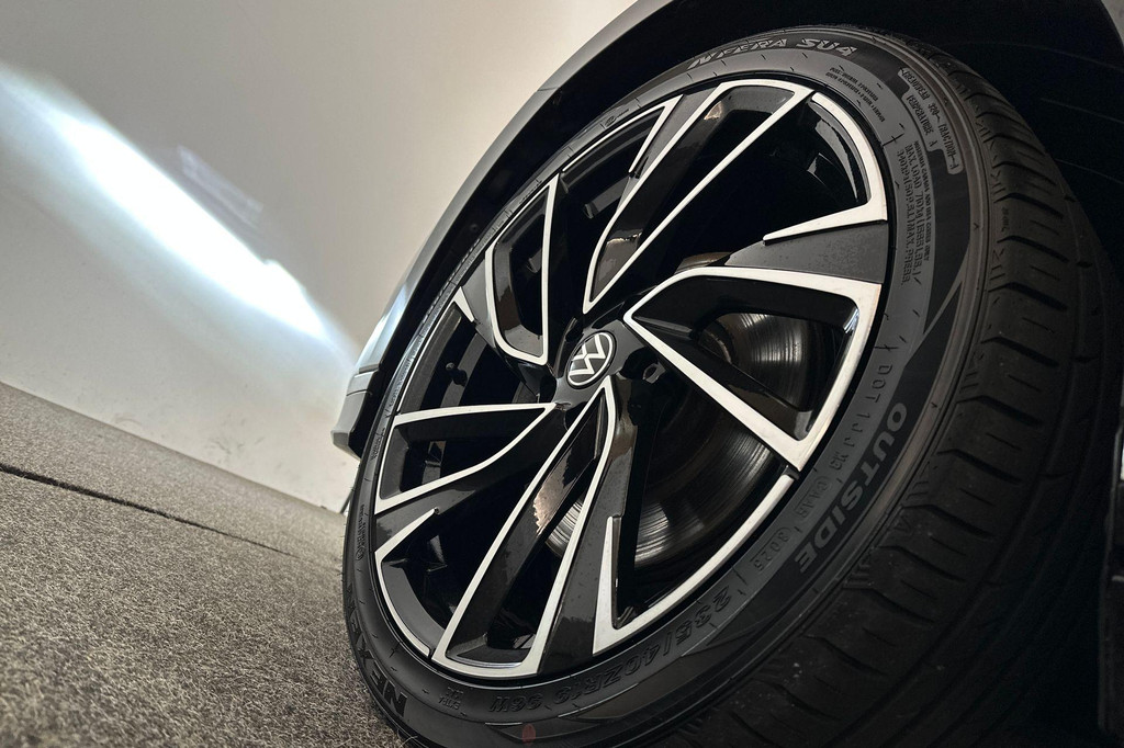 Volkswagen Passat (KDB15P) met abonnement