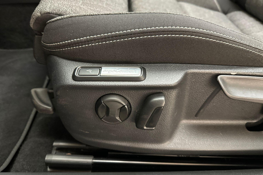 Volkswagen Passat (KDB15P) met abonnement