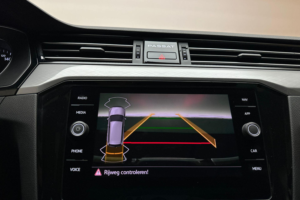 Volkswagen Passat (KDB15P) met abonnement