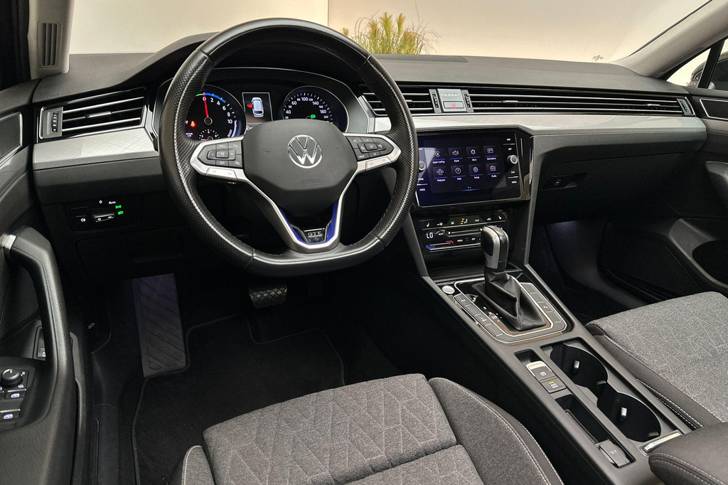 Volkswagen Passat (KDB15P) met abonnement