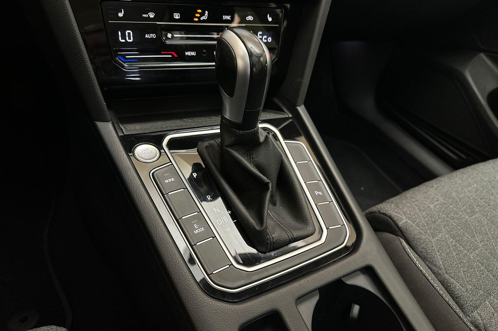 Volkswagen Passat (KDB15P) met abonnement