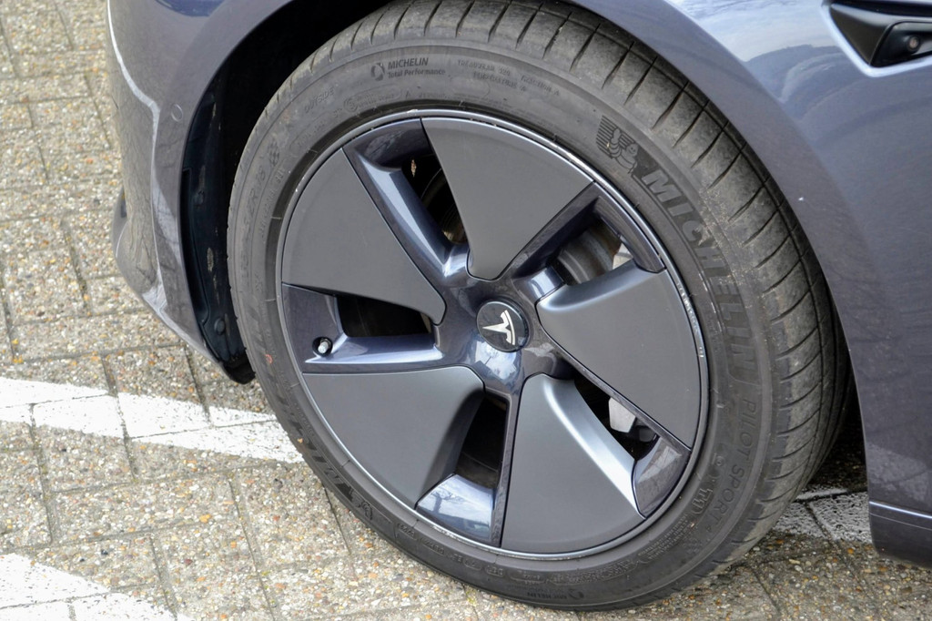 Tesla Model 3 (N809RN) met abonnement
