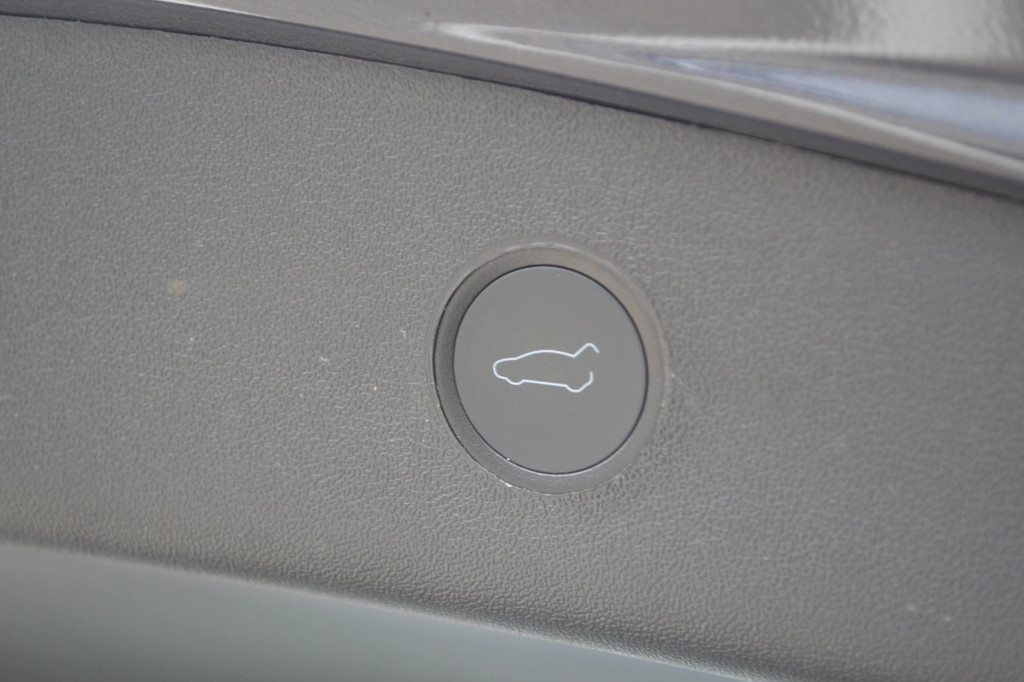 Tesla Model 3 (N809RN) met abonnement