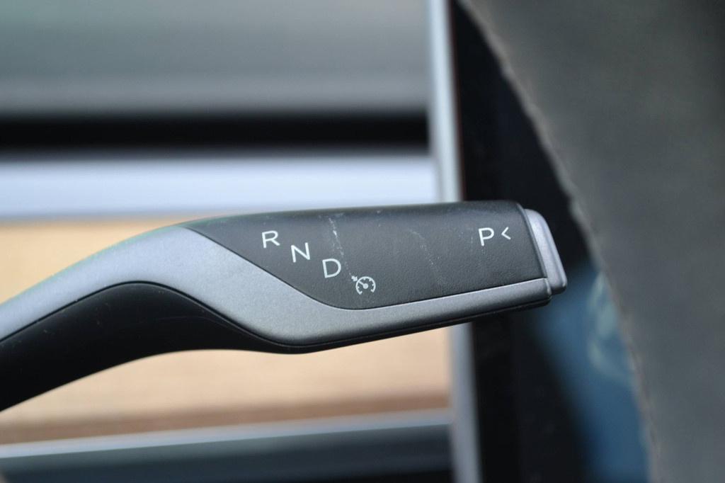 Tesla Model 3 (N809RN) met abonnement