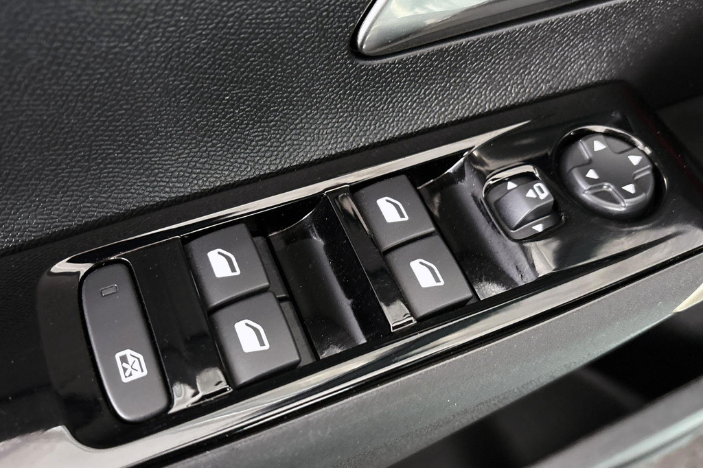 Lancia Ypsilon (JTB16J) met abonnement