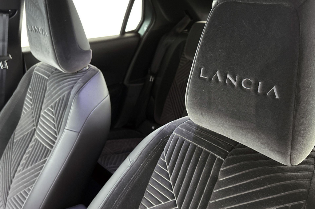 Lancia Ypsilon (JTB16J) met abonnement
