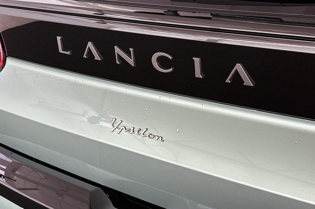 Lancia Ypsilon (JTB16J) met abonnement