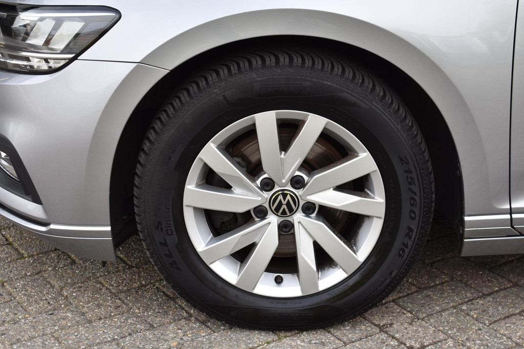 Volkswagen Passat (R688BR) met abonnement