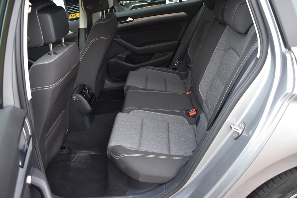Volkswagen Passat (R688BR) met abonnement