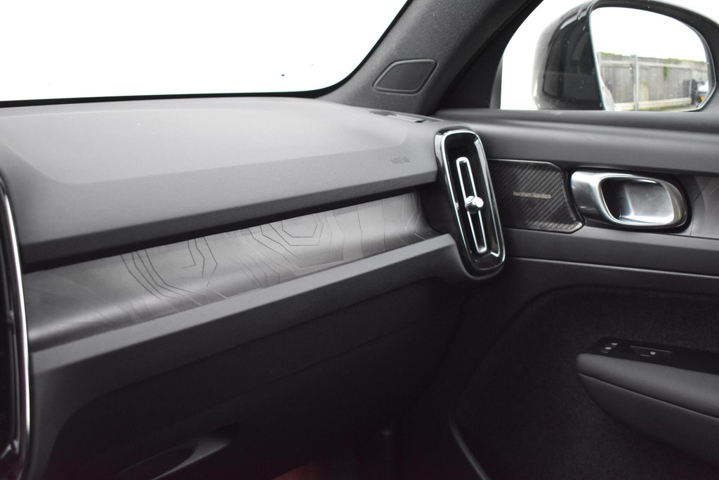 Volvo C40 (N079TL) met abonnement