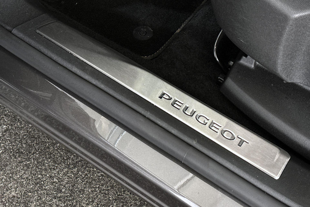 Peugeot 3008 (KFP56V) met abonnement