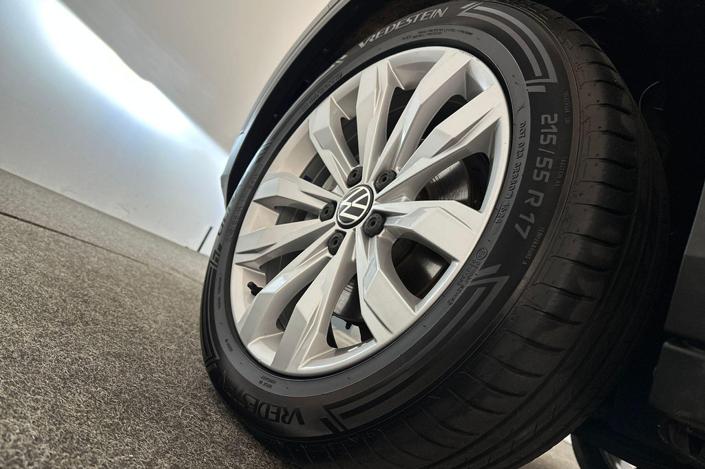 Volkswagen T-Roc (J284VD) met abonnement