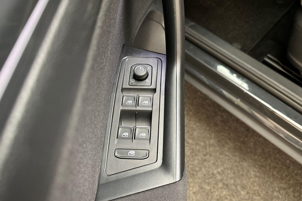 Volkswagen T-Roc (J284VD) met abonnement