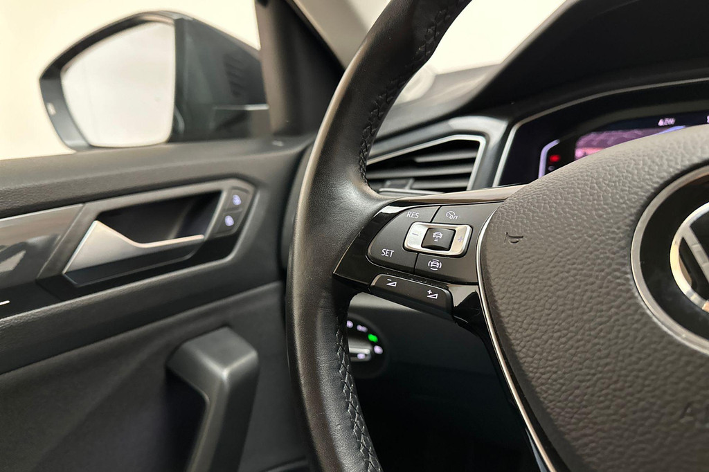 Volkswagen T-Roc (J284VD) met abonnement