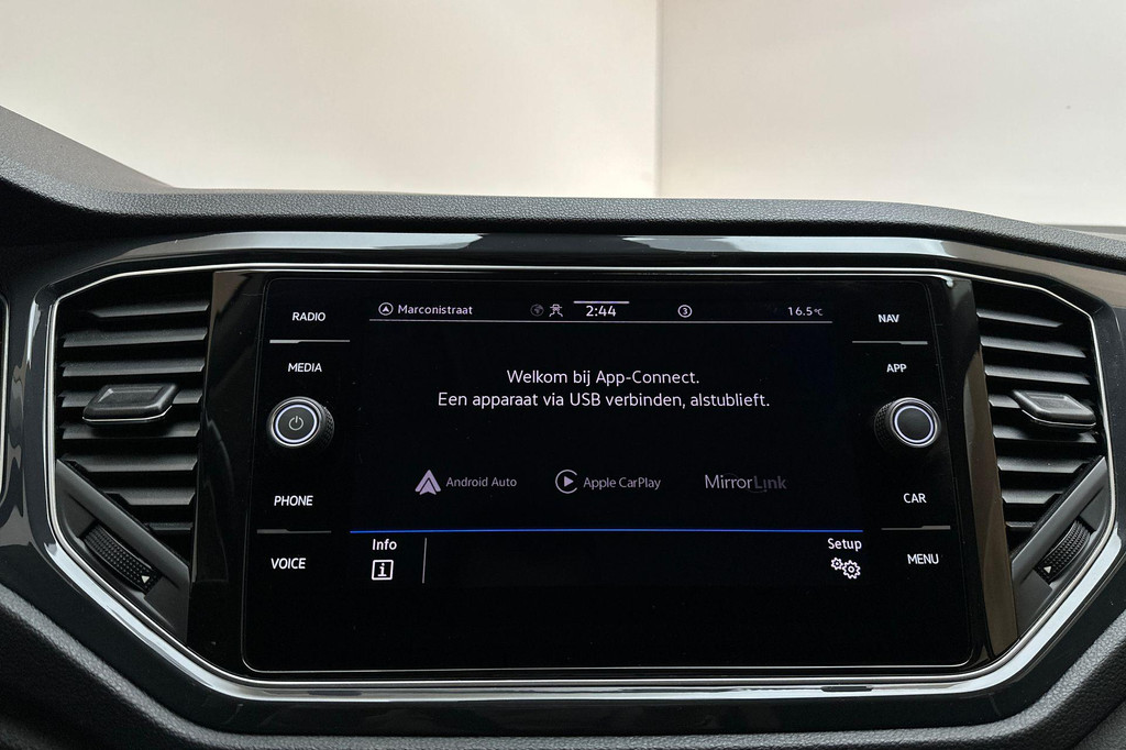 Volkswagen T-Roc (J284VD) met abonnement