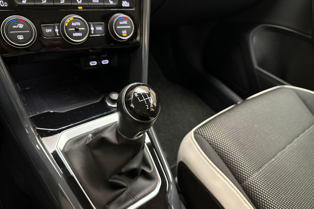 Volkswagen T-Roc (J284VD) met abonnement